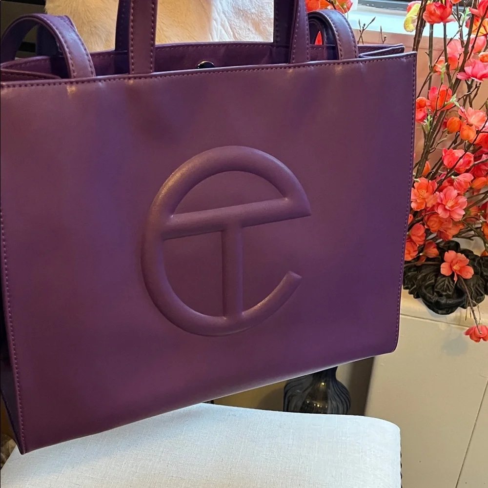 Telfar Authentic brand new Purple Women's Logo Tote Bag - Elegant Everyday Carry - Picture 5 of 7
